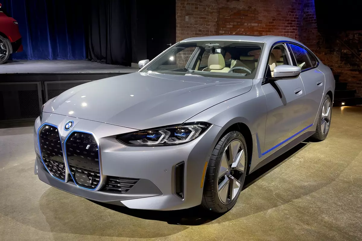цены BMW i4