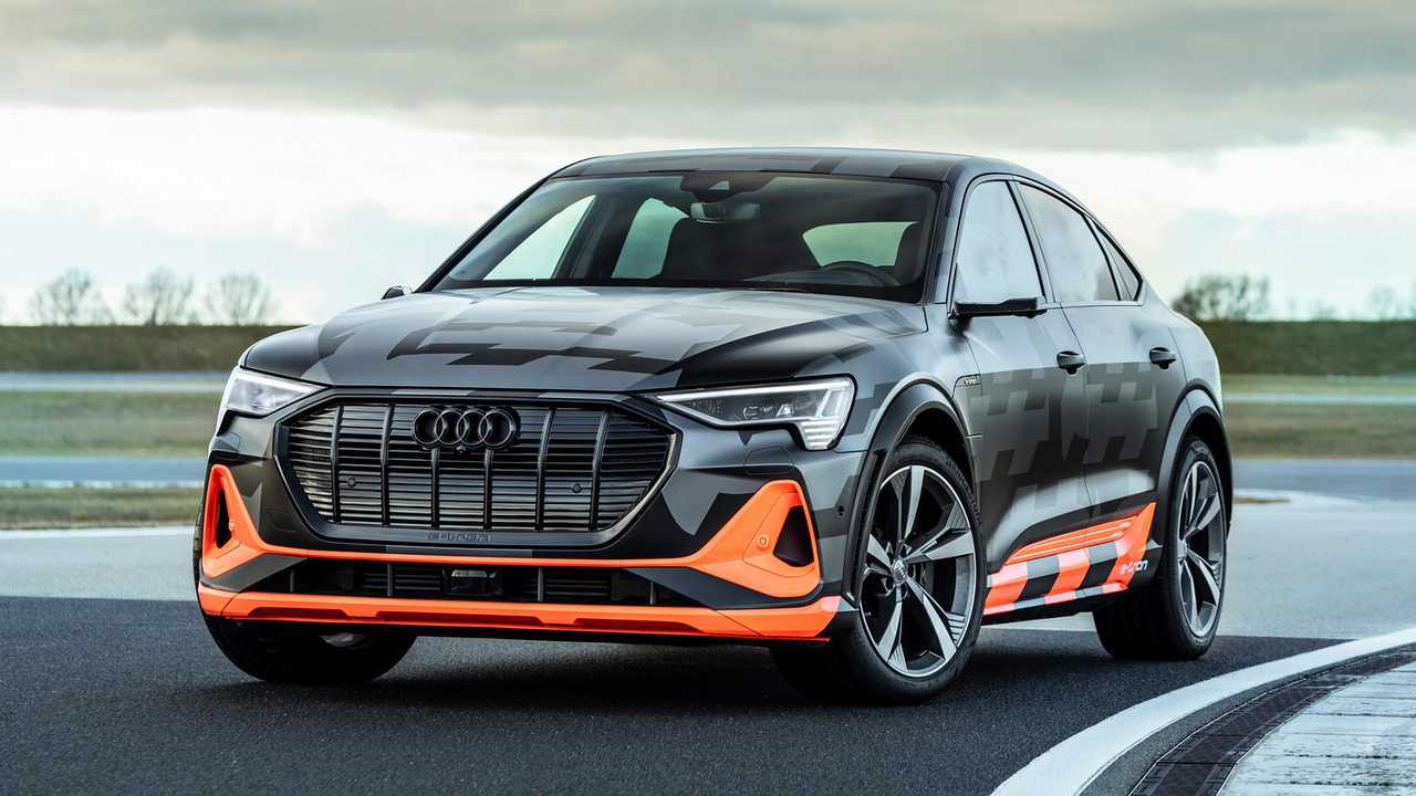 Audi E-Tron в сравнении с BMW iX xDrive50