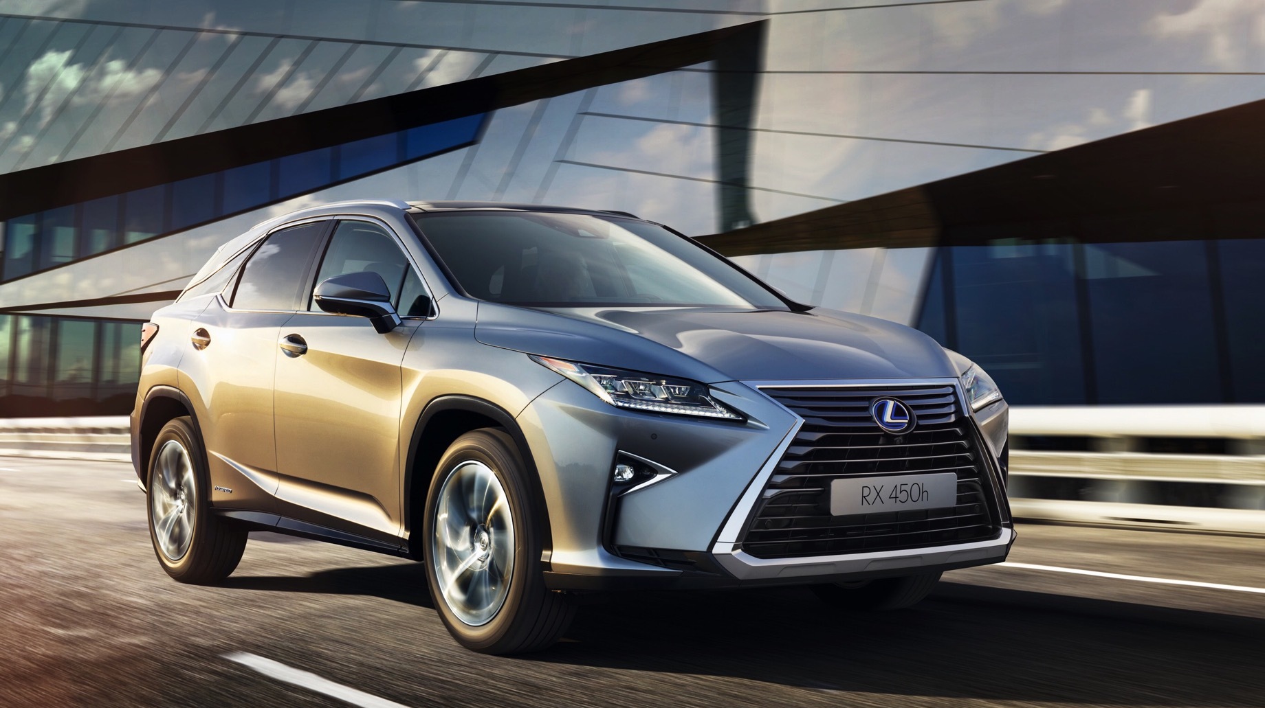 Кроссоверы Lexus