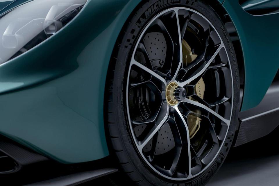 Цена Aston Martin Valhalla