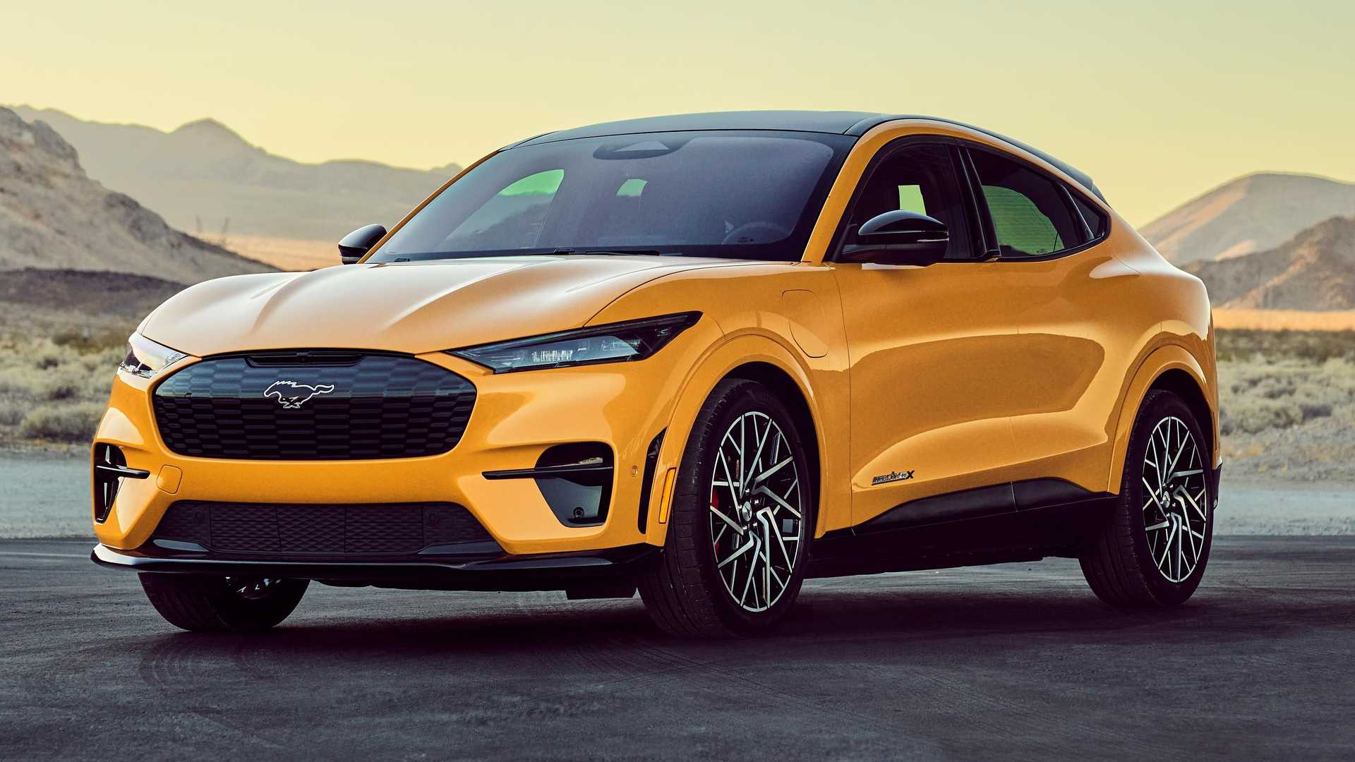 Ford Mustang Mach-E в сравнении с BMW iX xDrive50
