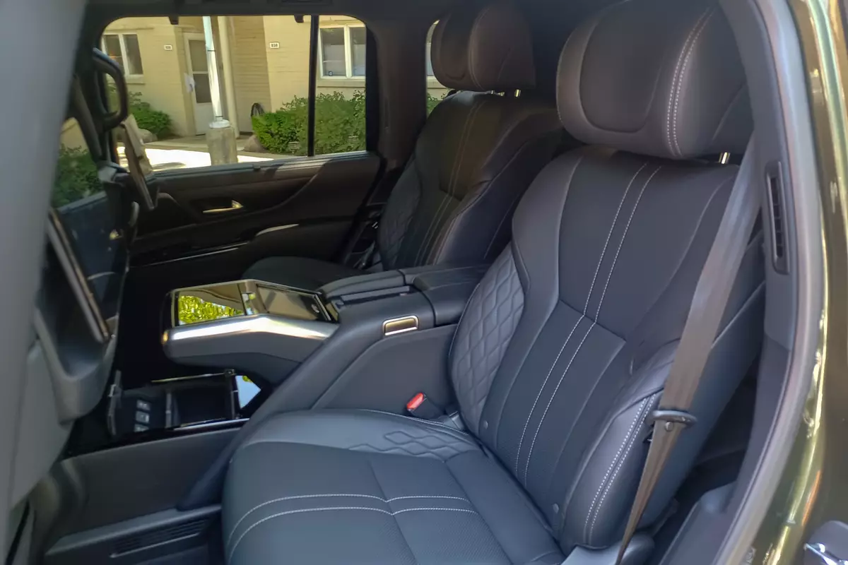 Тест-драйв Lexus LX 600 Ultra Luxury
