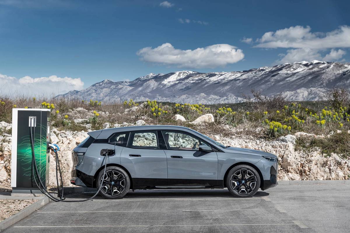 Тест-Драйв BMW iX xDrive50