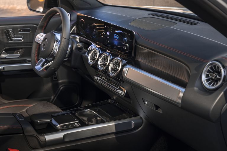 електромобиль Mercedes EQB обзор