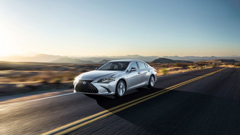 Гибриды Toyota лидеры продаж