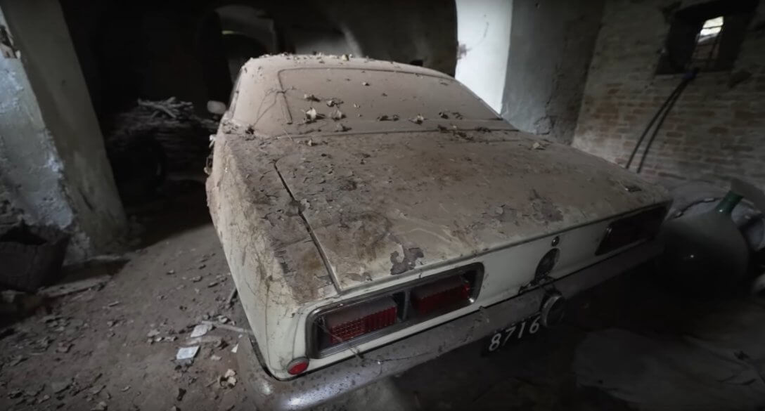 Chevrolet Camaro из старинного поместья