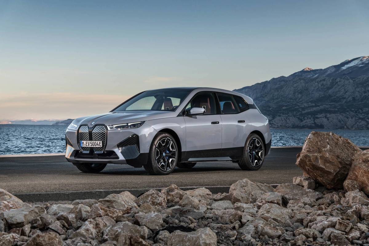BMW iX xDrive50 2022 года