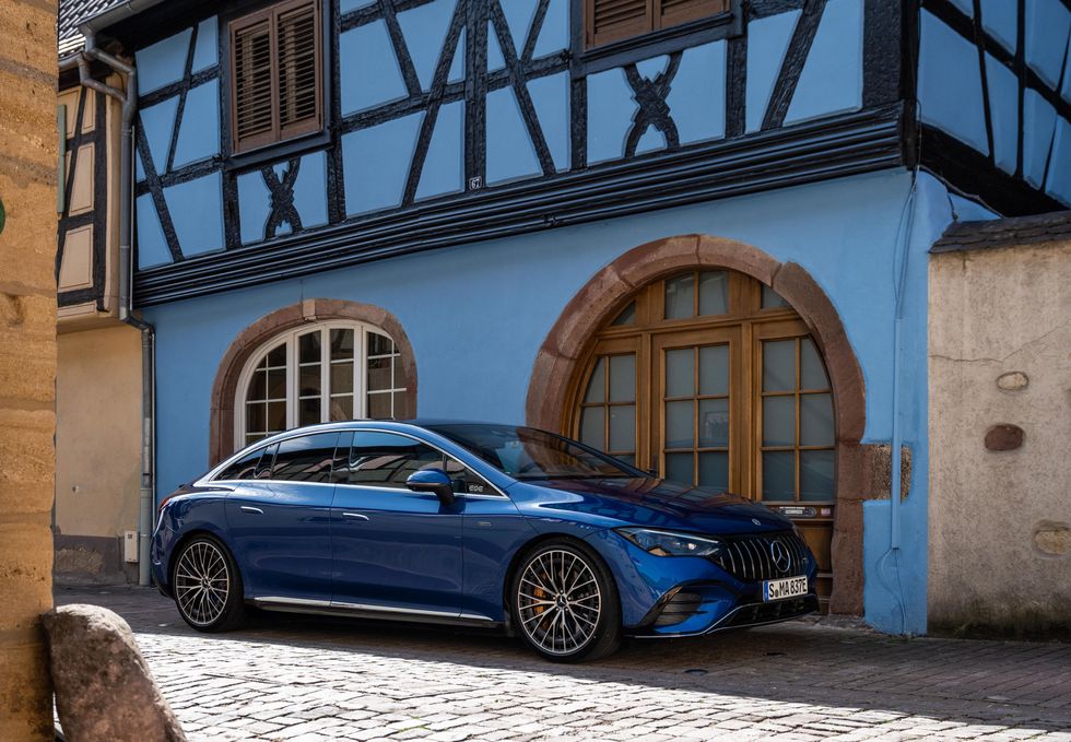 Mercedes-AMG EQE тест-драйв