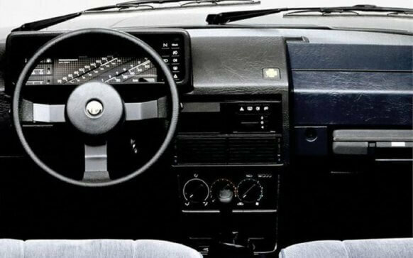 Дипломат в центральной панели Alfa Romeo 90, Дипломат, Alfa Romeo 90