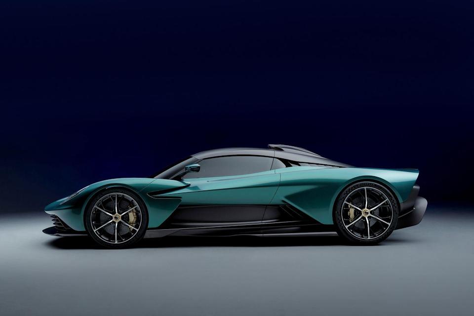 Тест Драй Aston Martin Valhalla