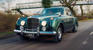 Из 60-летнего Бентли S2 Continental сделали модный электромобиль