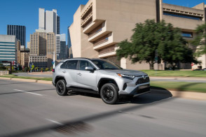 Гибриды лидируют по продажам Toyota во втором квартале, Автоновости, сегодня, 2026