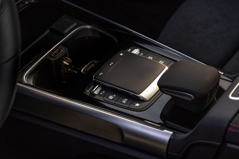 электрокар Mercedes EQB обзор