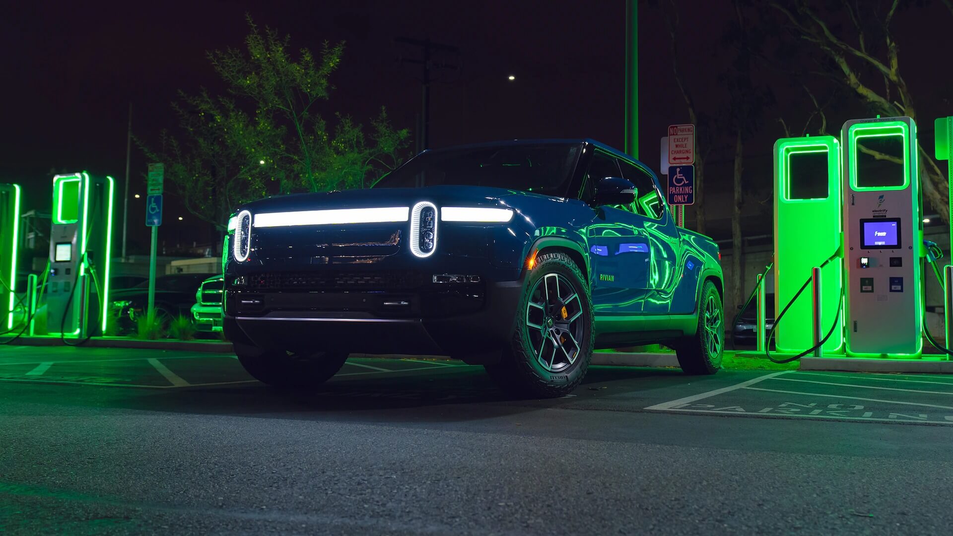 зарядить Hummer EV