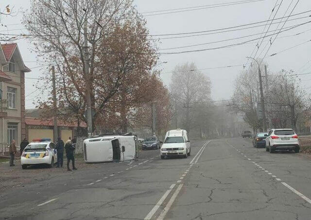 В Херсоне на ХБК перевернулась легковое авто