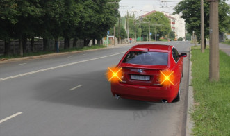 Когда нужно включать "аварийку"? 8 случаев из ПДД