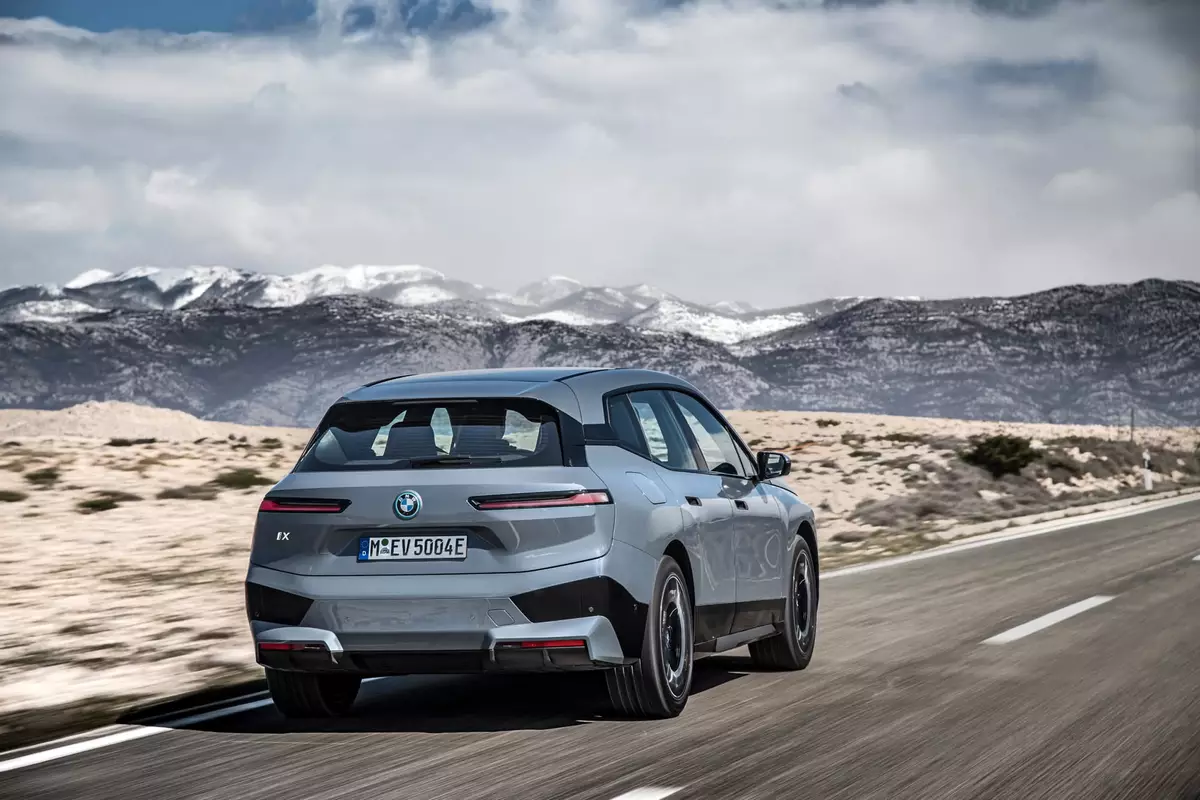 Дата выхода BMW iX xDrive50