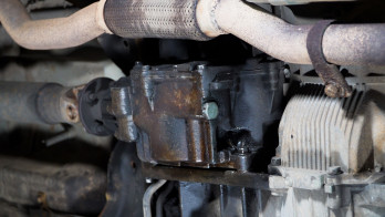 Что делать при утечке масла в коробке передач: диагностика, риски и ремонт по-украински