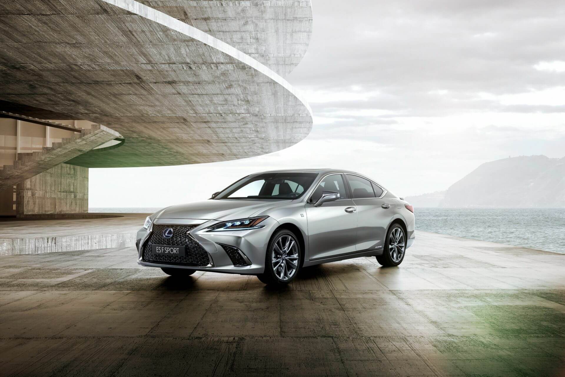 Lexus ES 300h, Лексус, ТОП экономичных авто в мире, экономичные авто в 2020