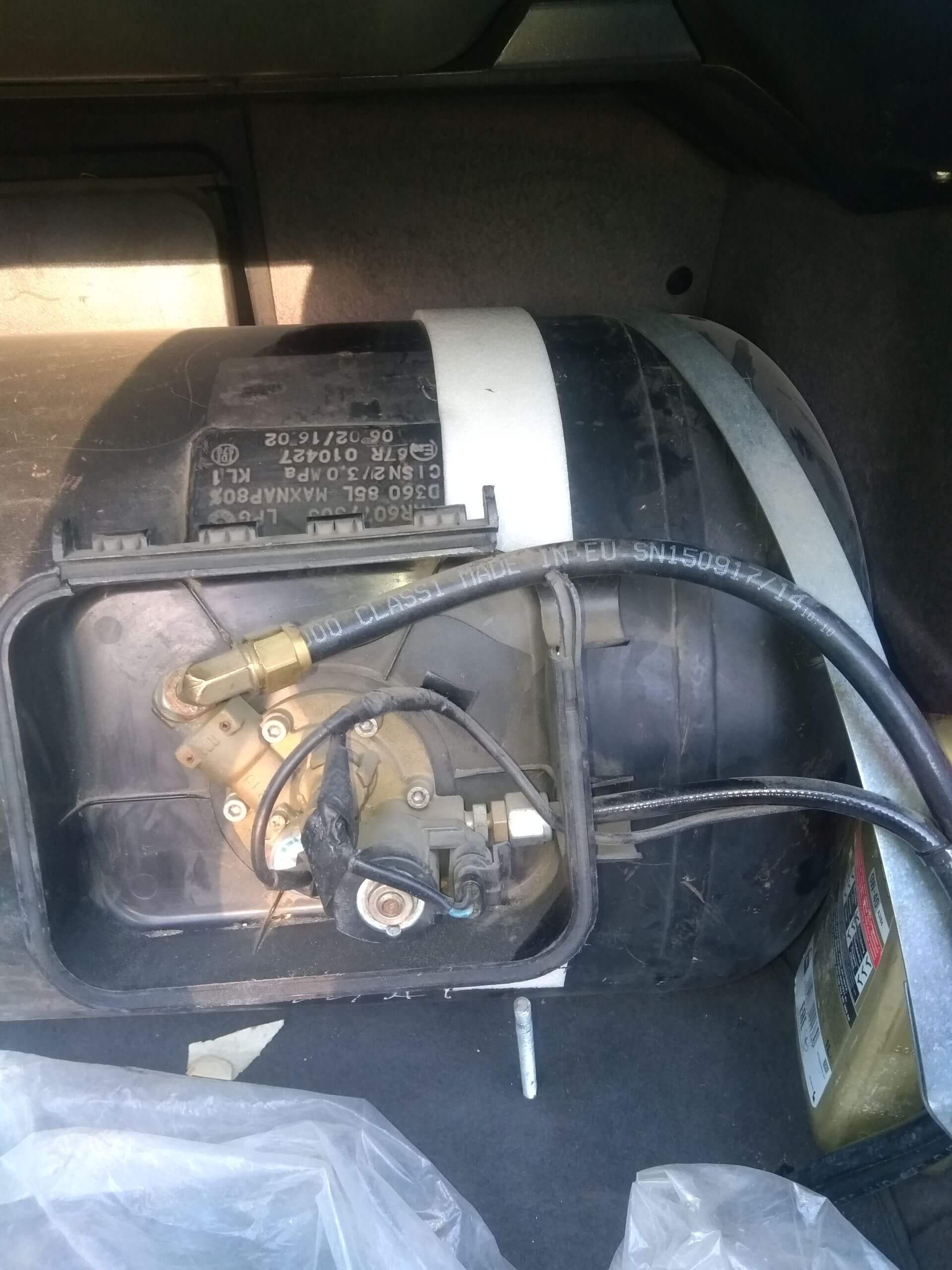 шумка в багажнике bmw e38