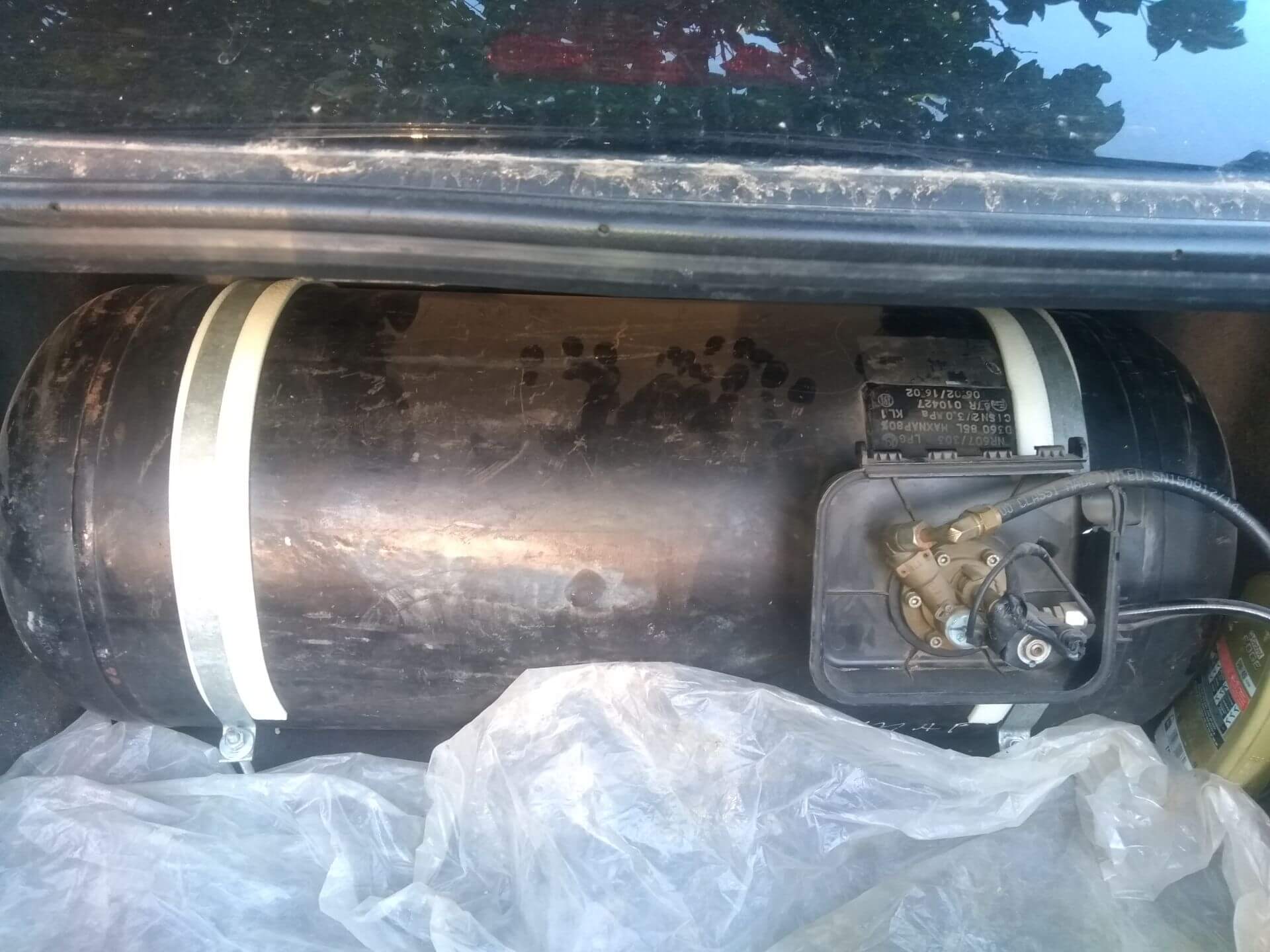 шумоизоляция гбо в багажнике bmw e38